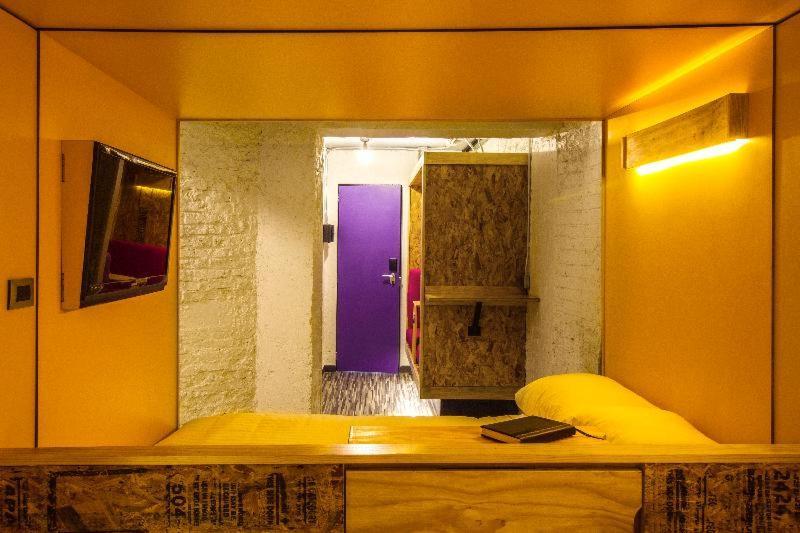 Standard Queen Room - Non-Smoking