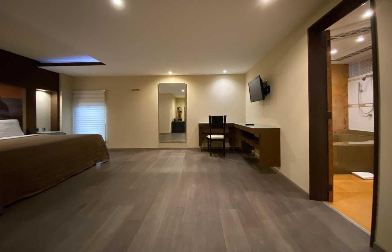 Queen Room with Spa Bath