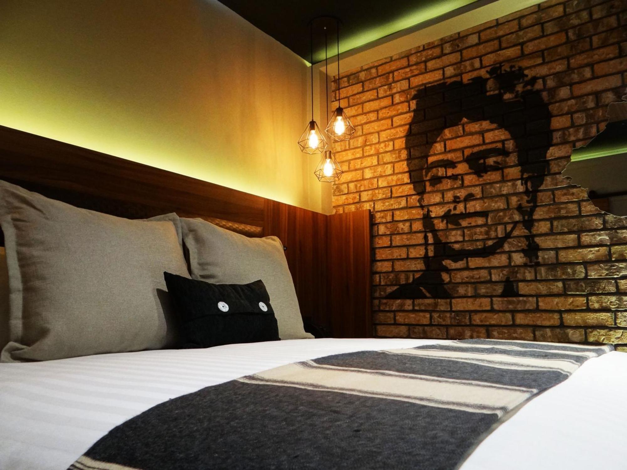 Deluxe King Suite