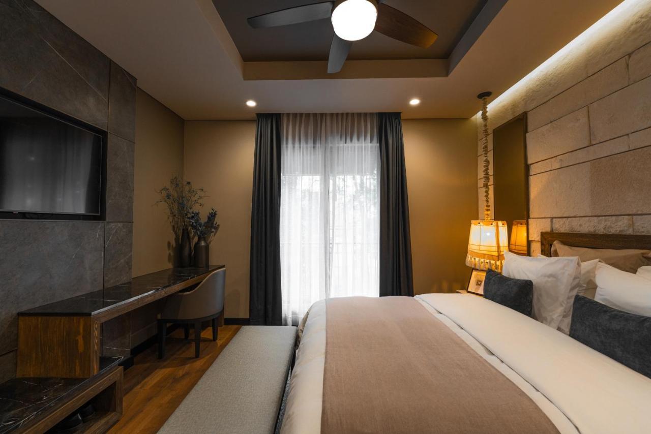 Deluxe Double Room Bath