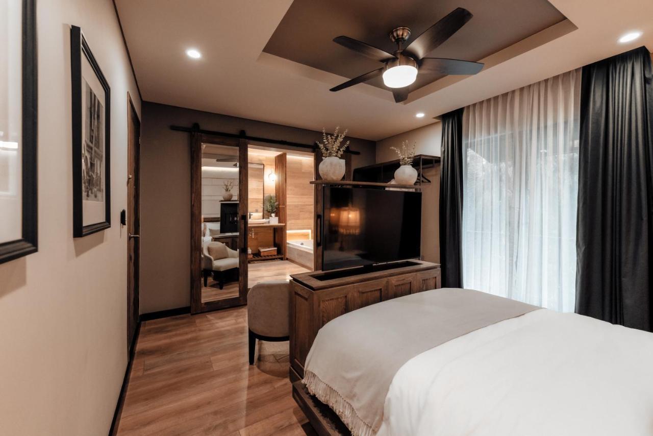 Deluxe Double Room Bath