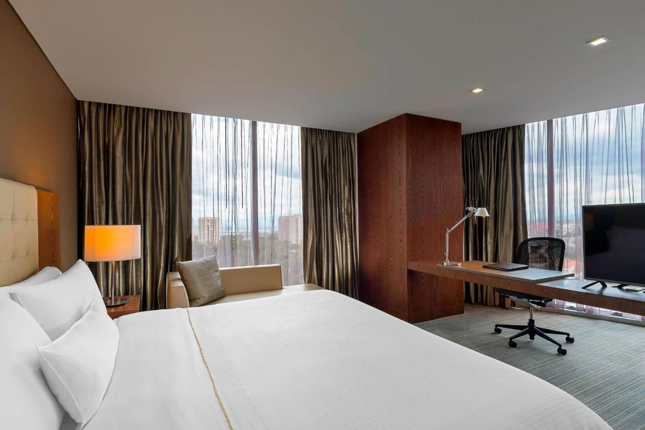 Premium Suite, Club lounge access, 1 Bedroom Suite, 1 King