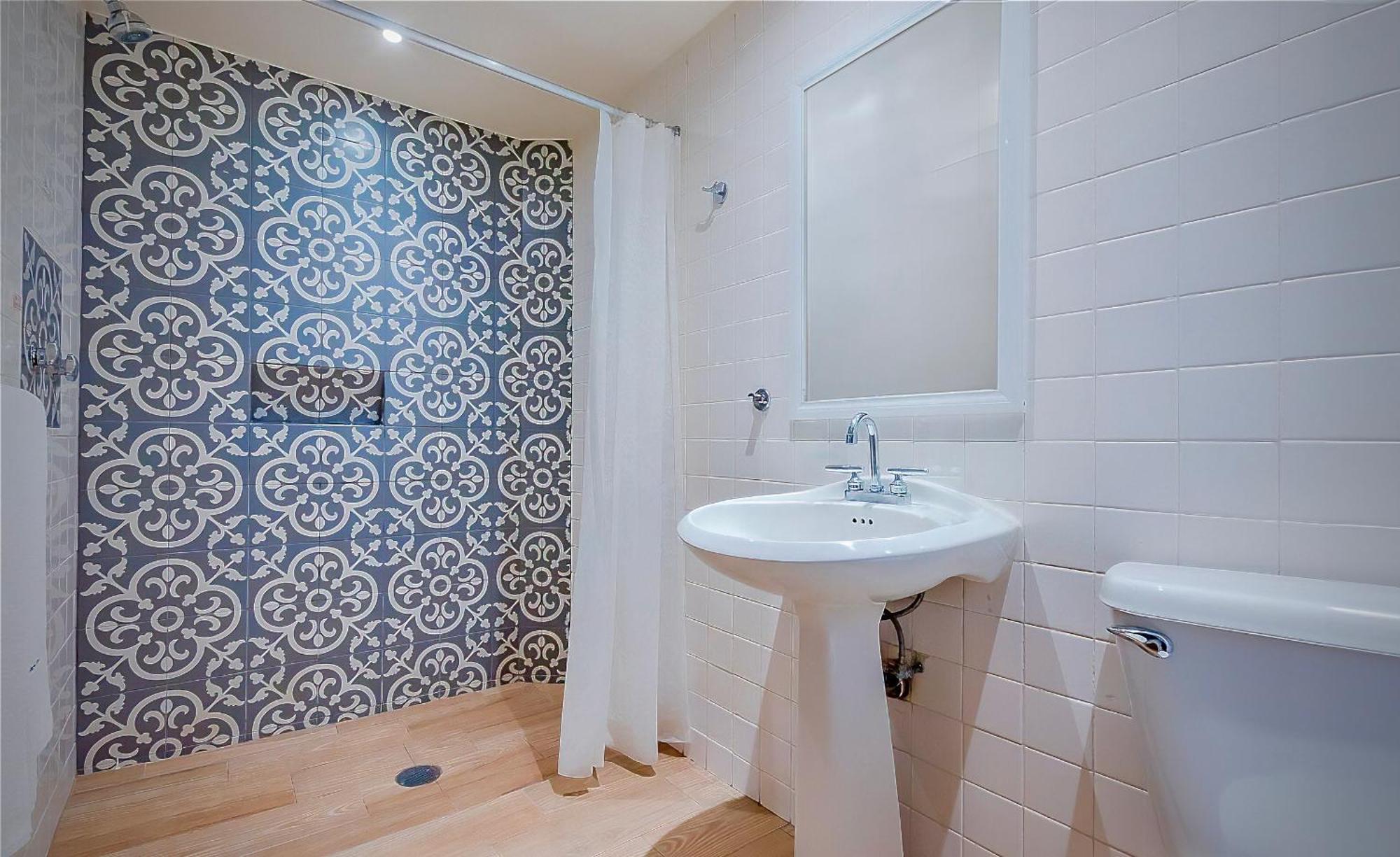 Double Room,1546162837:JPEG