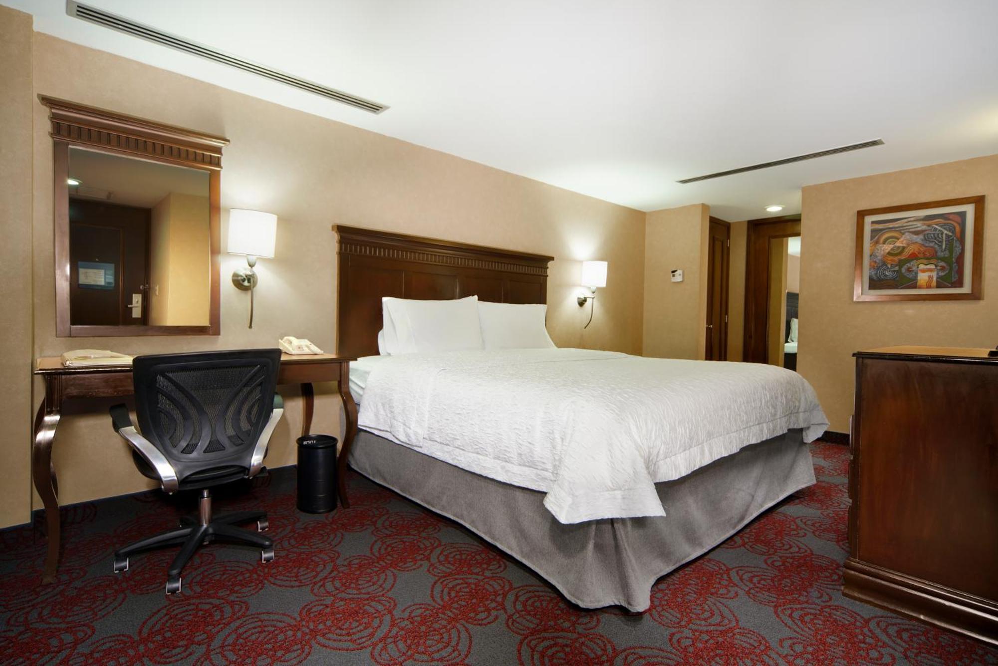 King Room with King Bed - Non-Smoking