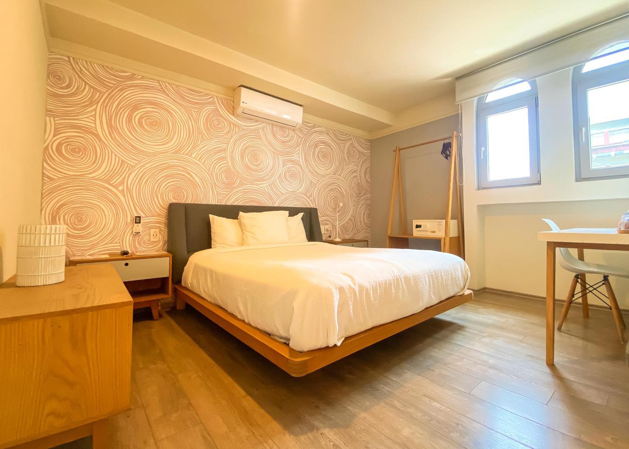 Queen Room,1576861700:JPEG