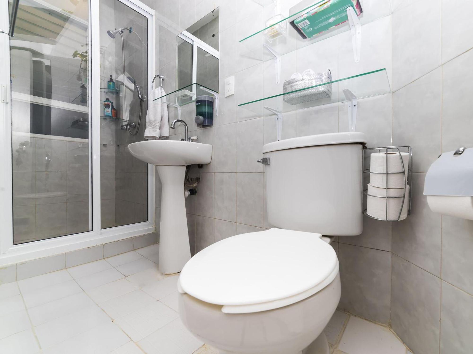 Family Room Private External Bathroom or Only Dog Friendly