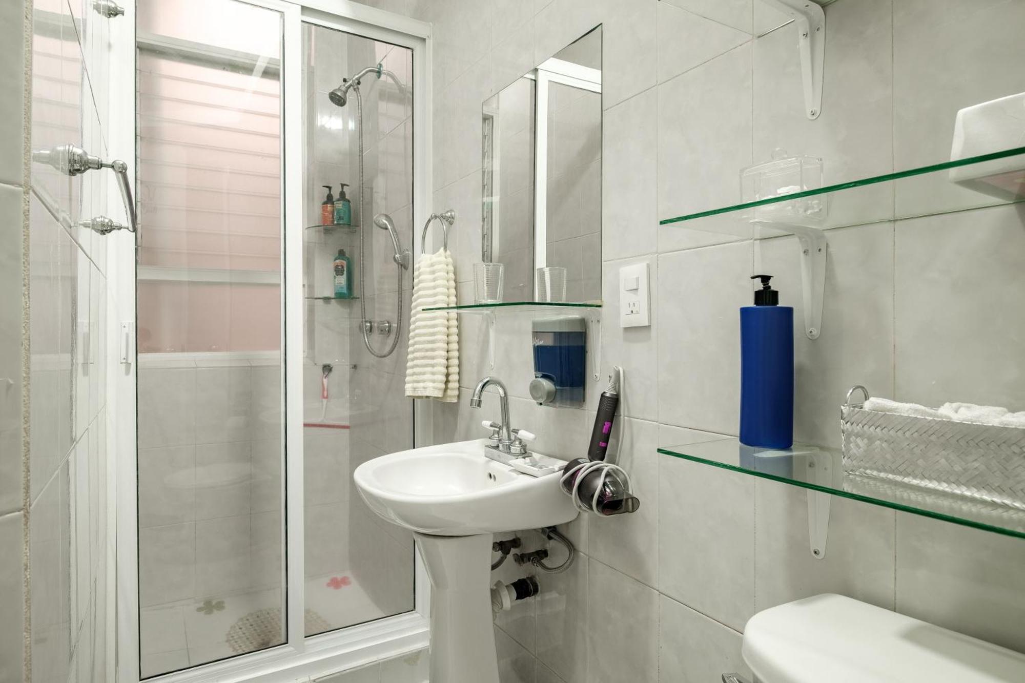 Family Room Private External Bathroom or Only Dog Friendly