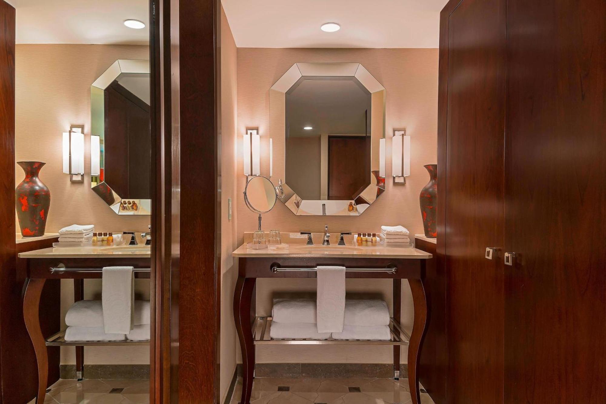 Business Deluxe, Guest room, 2 Double, Danubio Tower