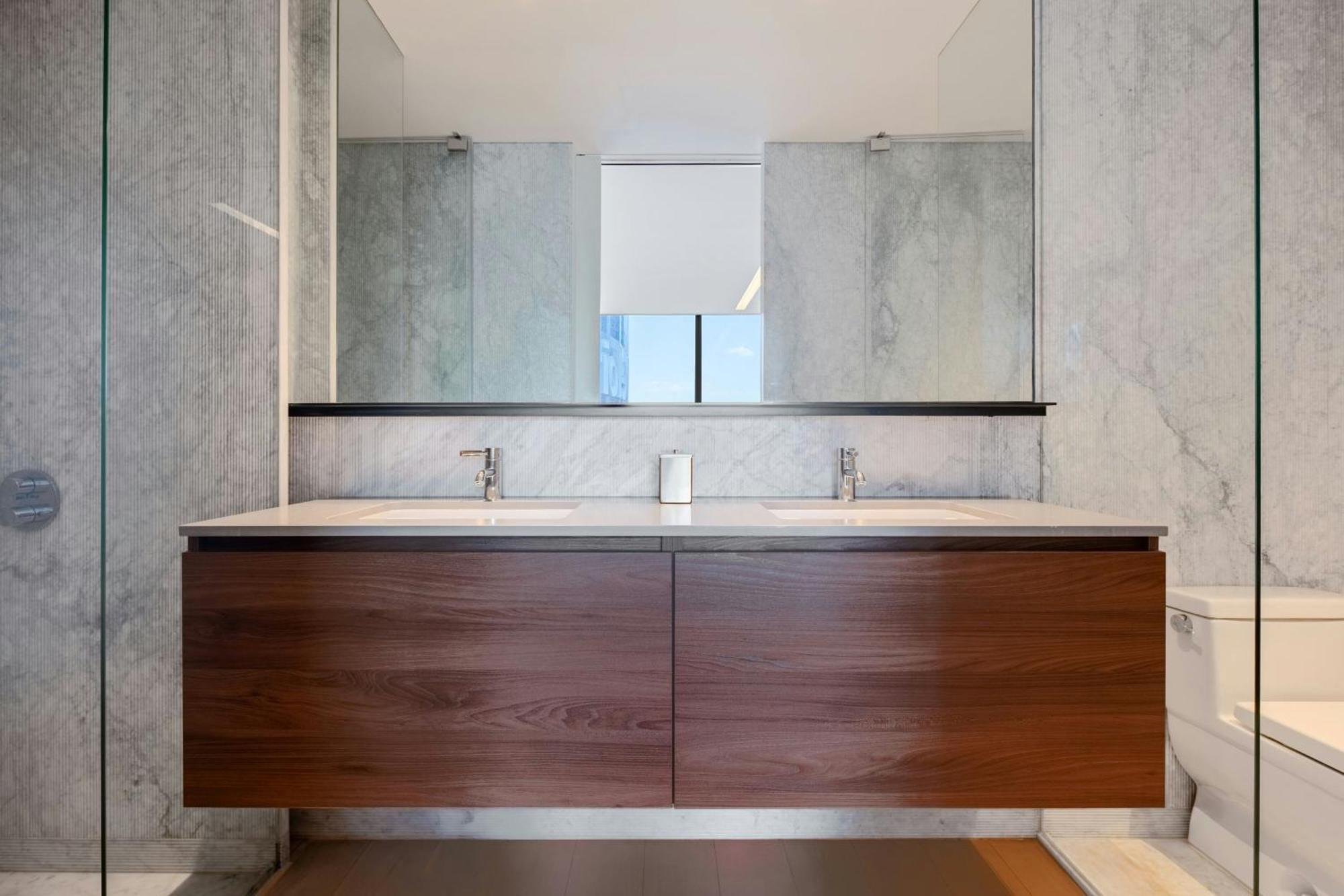 One-Bedroom King Residence with Skyline View