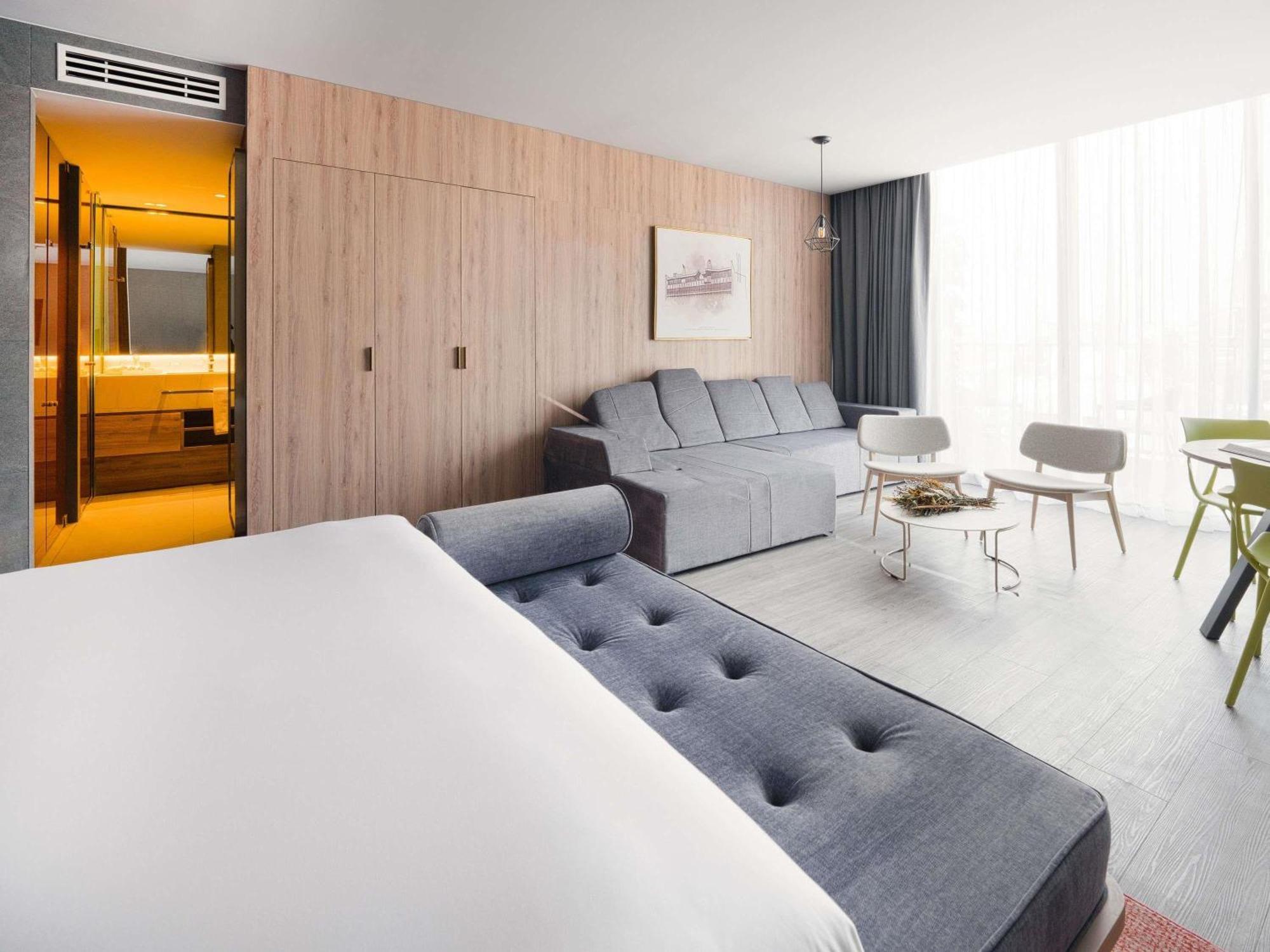 Skyline King Suite with Terrace