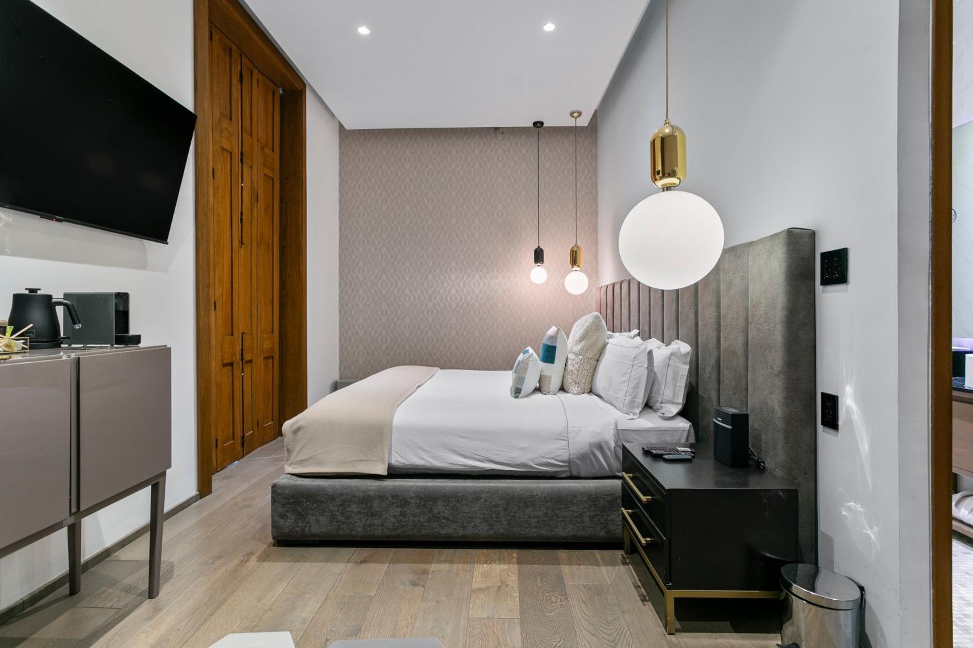 Superior King Suite