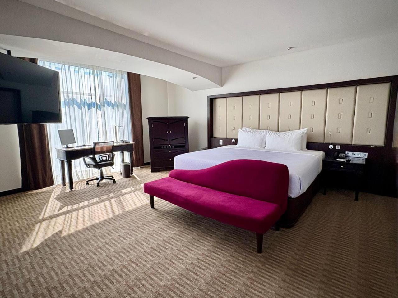 Queen Room Executive Floor or Non-Smoking