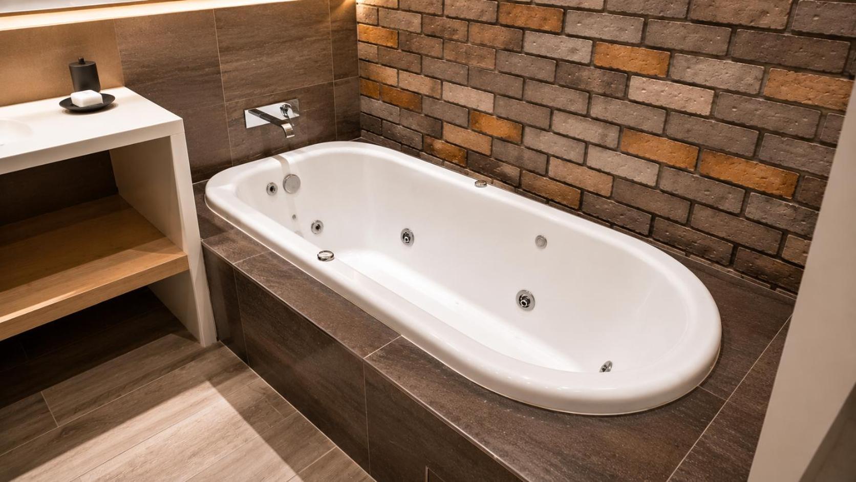 Queen Room Spa Bath