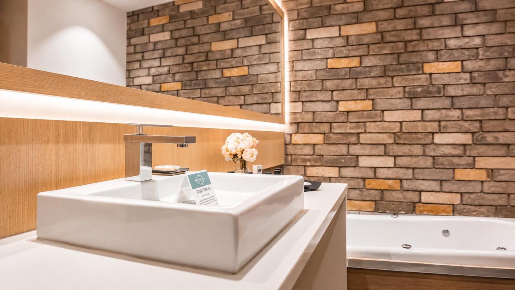 Queen Room Spa Bath
