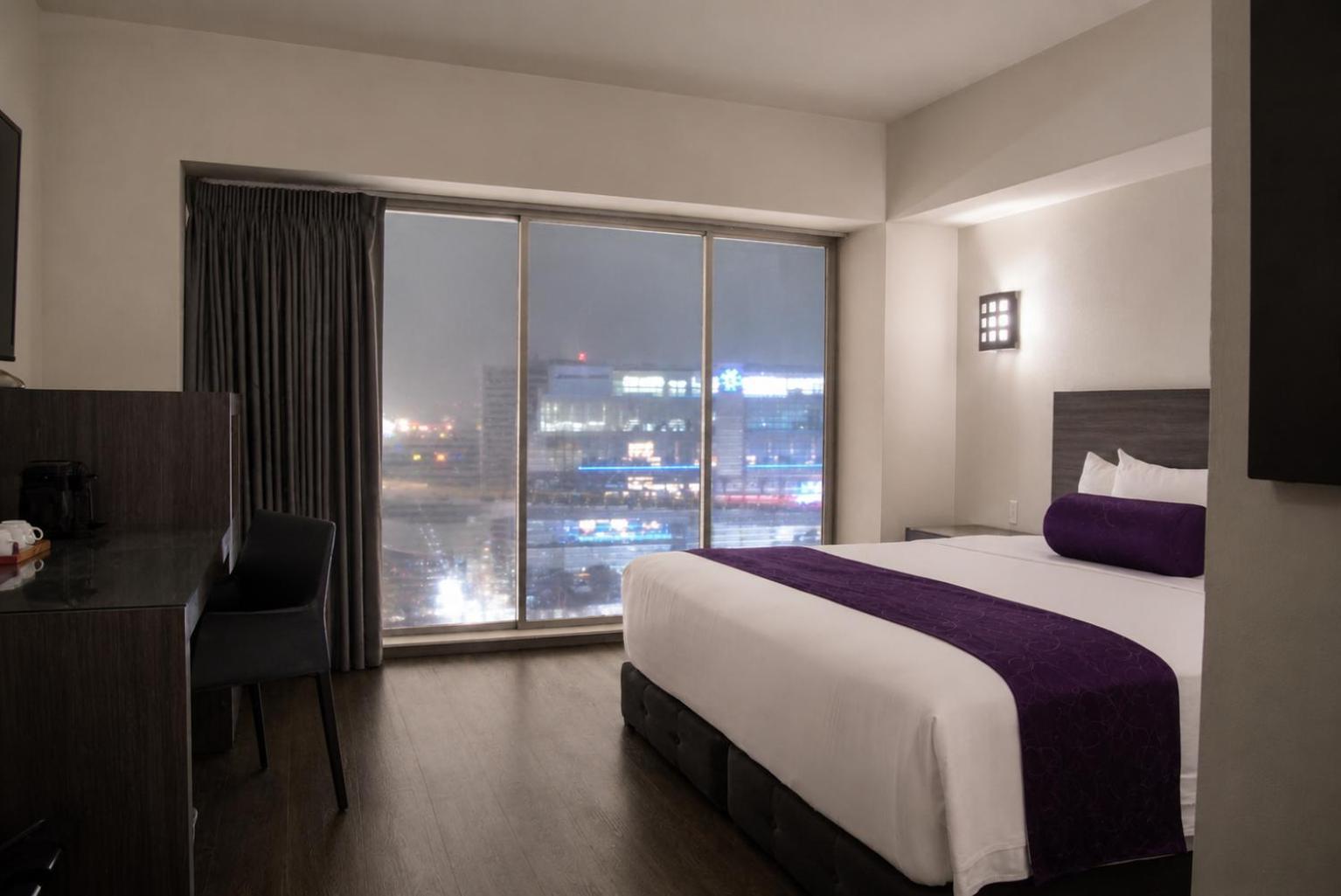 King Room with Street View