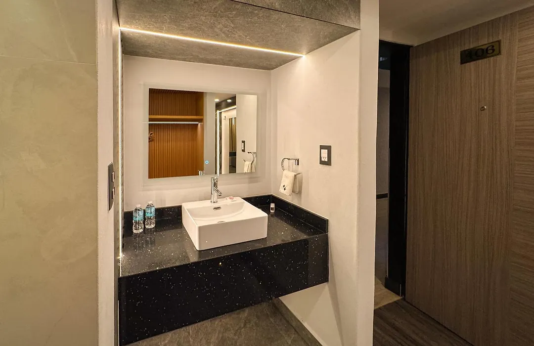 Hotel Montreal-1